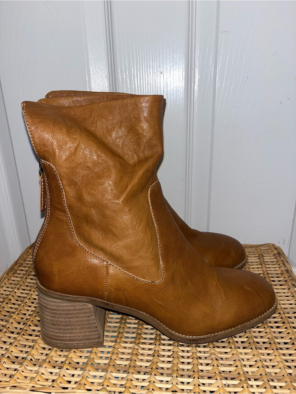 KELSI DAGGER Island booties in Fox